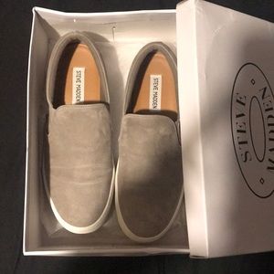 Steve Madden Gills grey suede slip on sneaker